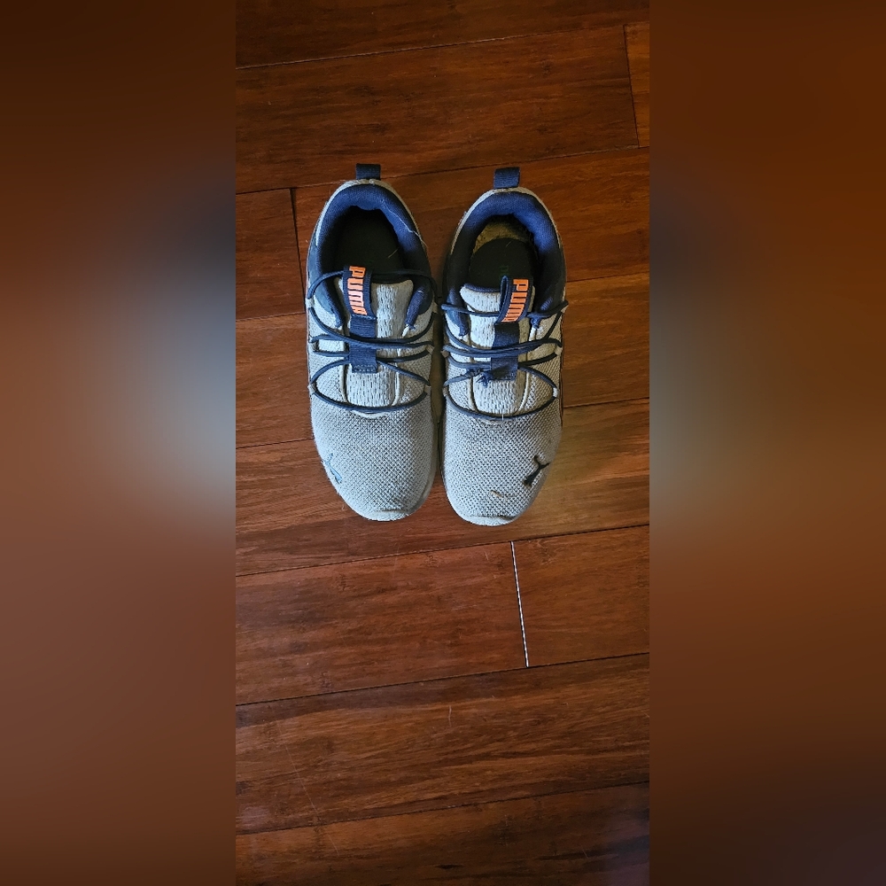 Boys Puma Size 2 Slip On Sneakers